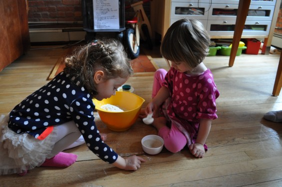 measuring the soda for the soda bread