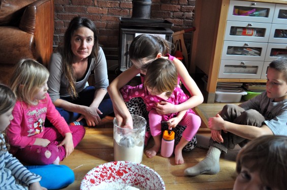 sisters make cake flour